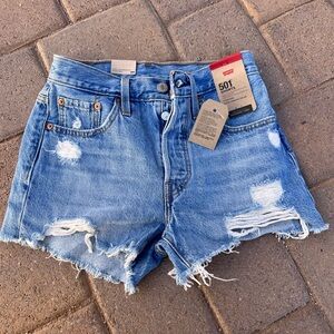 NWT Womens Levi’s 501 shorts size 24